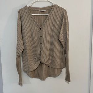 Tan Long Sleeved Top • MEDIUM